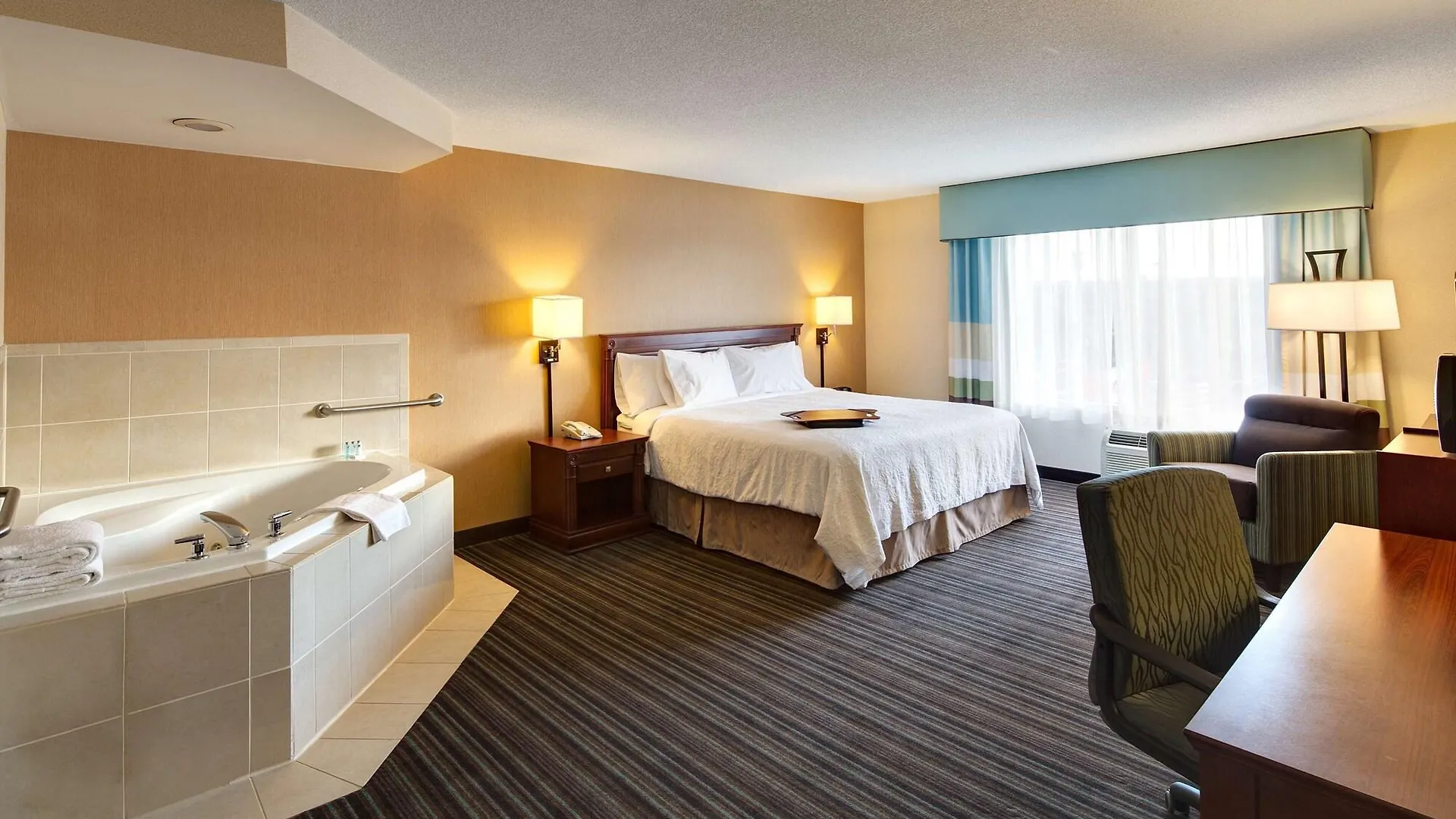 Hampton Inn & Suites By Hilton Toronto Airport Mississauga Hotel